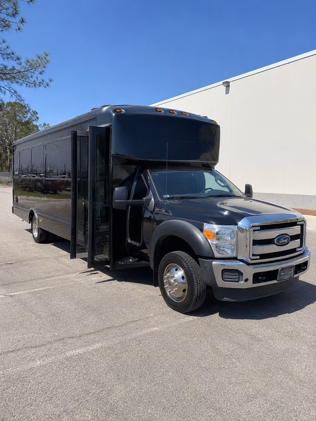15 Passenger Party Bus Exterior