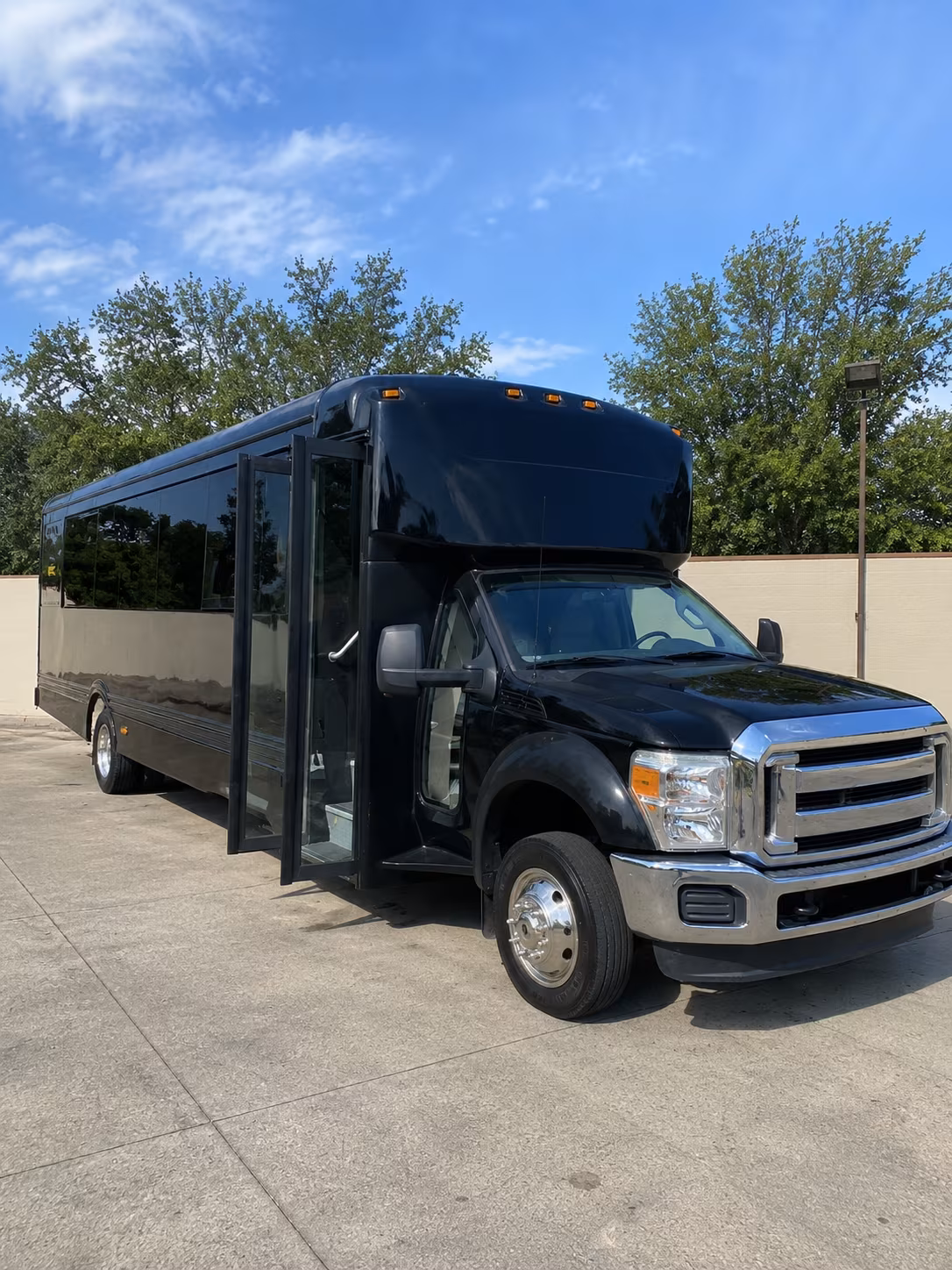 Orlando Birthday, Sweet 16, & Quinceañera Transportation party bus exterior