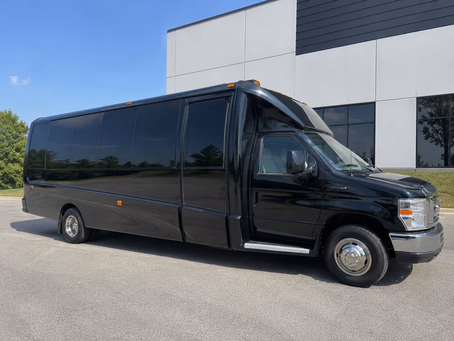 Orlando Winery Tour & Pub Crawl Transportation party bus exterior